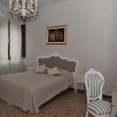 Dimora Sotto La Rocca * San Miniato