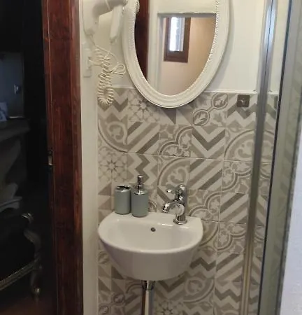 Dimora Sotto La Rocca * San Miniato